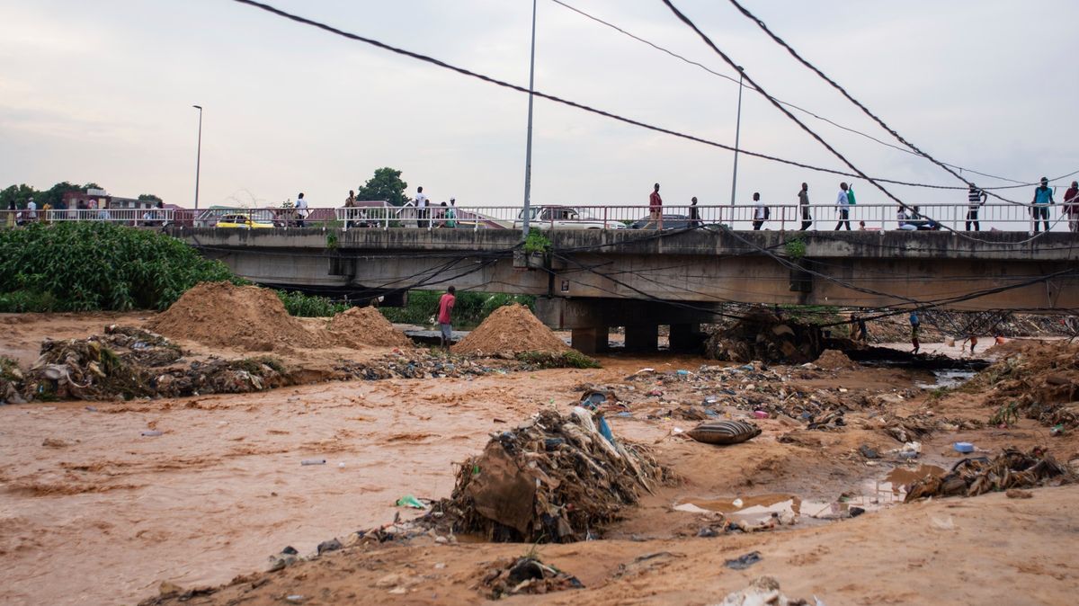 V Kongu našli nejméně 176 obětí záplav. Ve dvou vesnicích